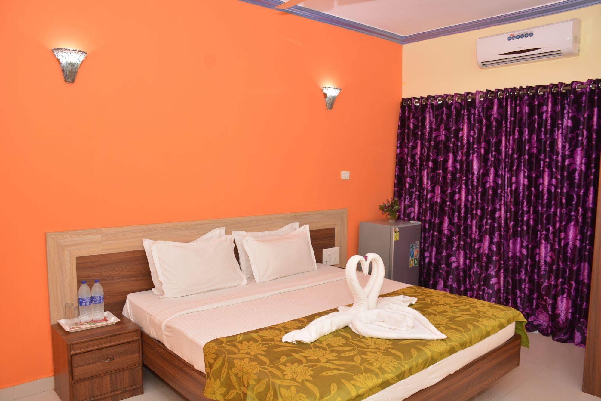Rbr Suites Calangute Exterior foto